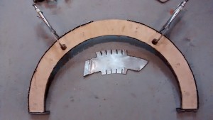 Middle segment showing overlap portions without tabs