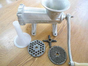 #32 hand cranked meat grinder - simplicity and durability